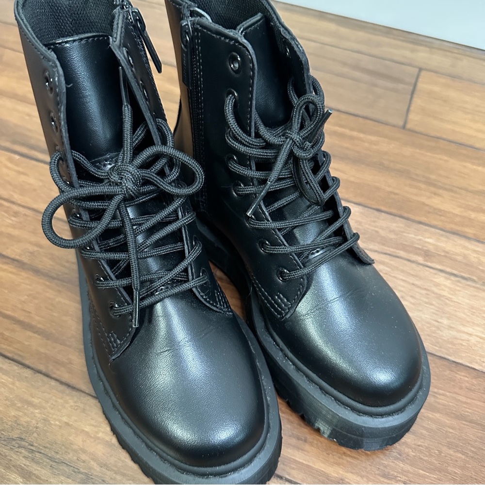 NWOT Jadon II Vegan Leather Dr Martens Sz 8 - Picture 7 of 13